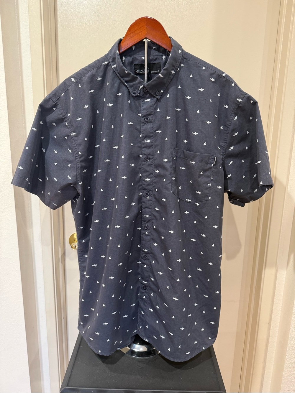 Men's Dark Gray Short-Sleeve Button-Down Shirt with White Shark Print Size XXL